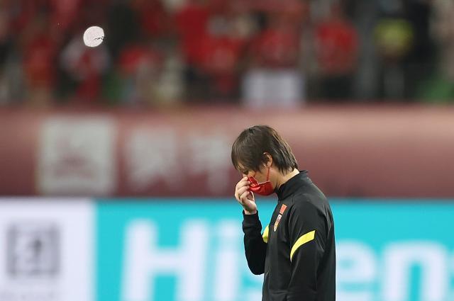 星空体育官网下载-中日战看谁甩包袱快！ 国足或坚持四后卫战术